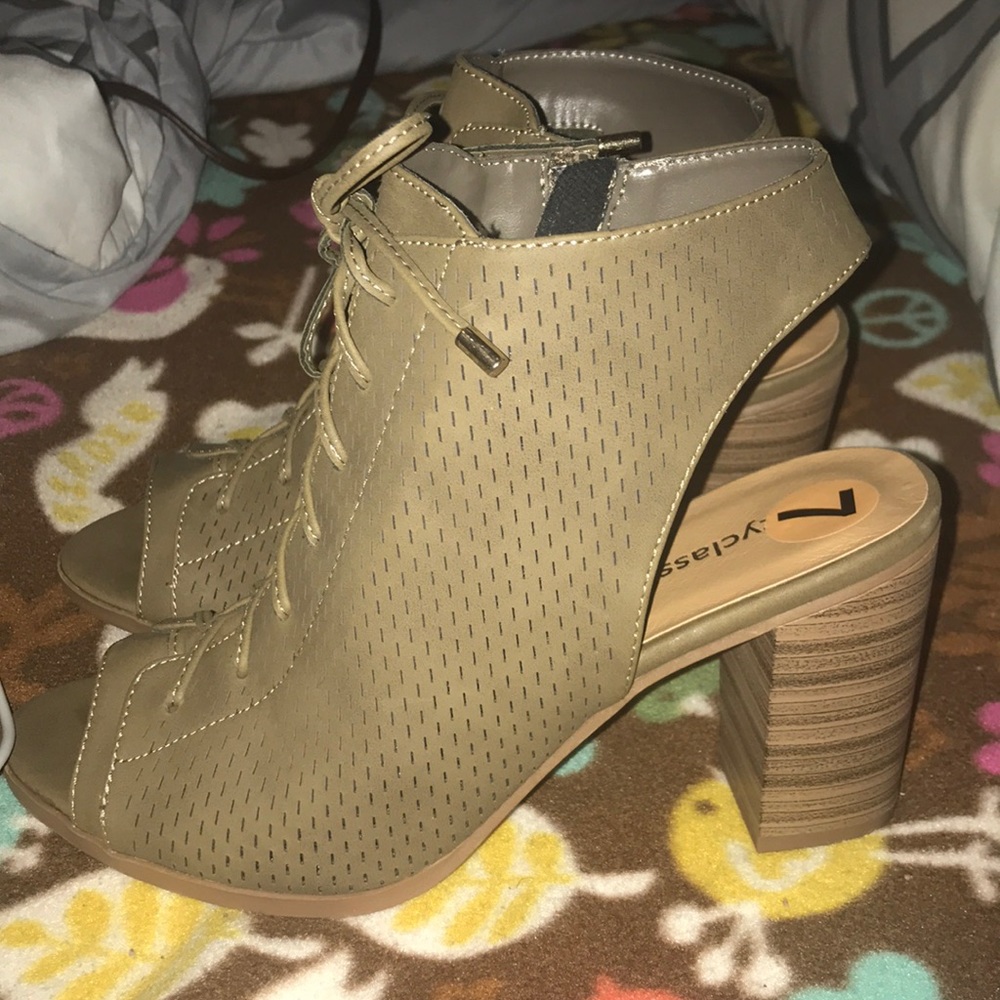 heels - Picture 2 of 2